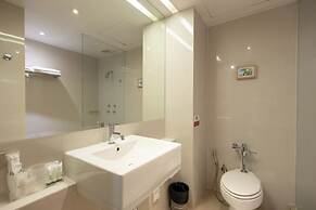 24 Inn at BTS Phrom Phong
