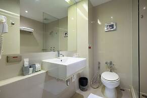 24 Inn at BTS Phrom Phong