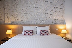24 Inn at BTS Phrom Phong
