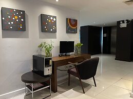 24 Inn at BTS Phrom Phong