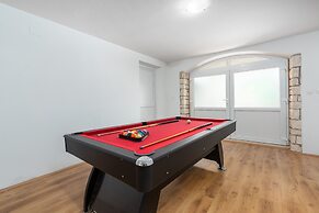 Villa Ester - Private Pool Escape for 8