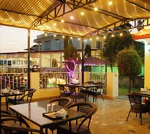 555 Home Stay and Restaurant