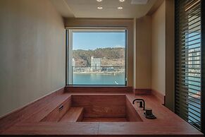 Hlow Busan Hotel