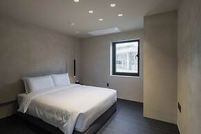 Hlow Busan Hotel