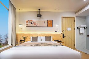 Dujiangyan Gongzuo Private HotSpring Inn