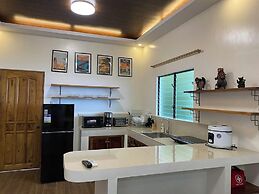 Matahom Forest House by Araw Residences