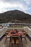 ELIVAAS Mandovar Mountain Valley Retreat