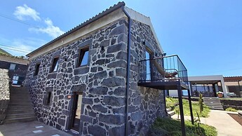 Refúgio dos Capelinhos Villa & Suites