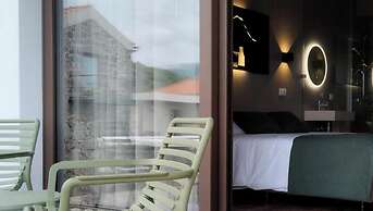 Refúgio dos Capelinhos Villa & Suites