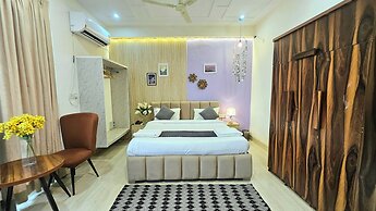 Moksh Hotel