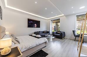 Central Comfy Spot Studio for 2 With Wi-fi