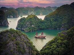 Sunlight Premium Cruise Cat Ba