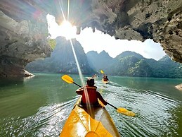 Sunlight Premium Cruise Cat Ba