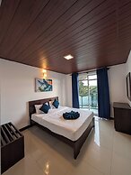 The Lakeside Stay