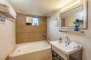 Alaya Stays Rainmist 4BHK PetFriendly
