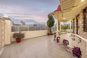 Alaya Stays Rainmist 4BHK PetFriendly