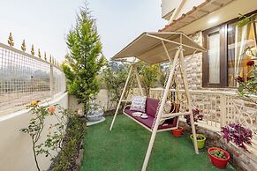 Alaya Stays Rainmist 4BHK PetFriendly