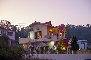 Alaya Stays Rainmist 4BHK PetFriendly