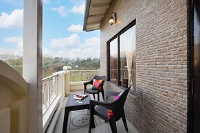 Alaya Stays Rainmist 4BHK PetFriendly