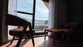 EMROZ BY KINGS RESORT