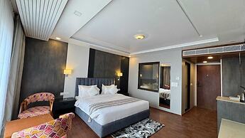 EMROZ BY KINGS RESORT