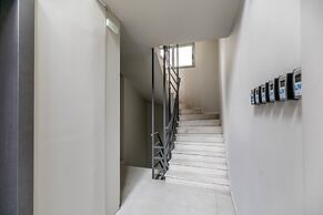 Oraya Chic Studio with Balcony in Athens