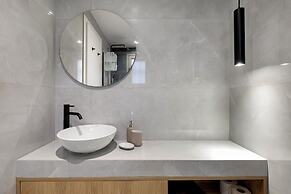Oraya Chic Studio with Balcony in Athens