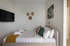 Oraya Chic Studio with Balcony in Athens