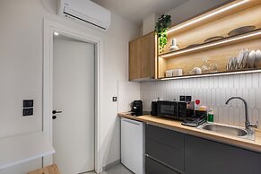 Oraya Chic Studio with Balcony in Athens