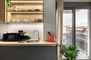 Oraya Chic Studio with Balcony in Athens