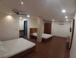 Hotel Aadhyav Palace