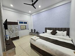 Hotel PLC Grand