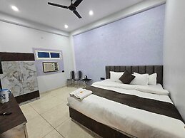 Hotel PLC Grand