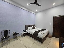 Hotel PLC Grand
