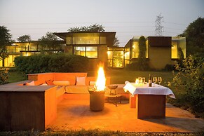 ELIVAAS Hari Bagh 4 BHK Villa