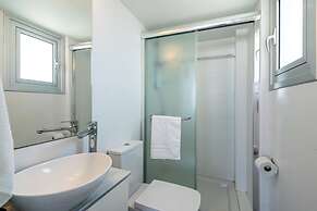 Panoramic 2-BR Apt & Balcony in Larnca