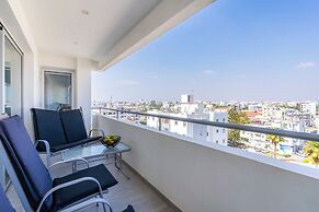 Panoramic 2-BR Apt & Balcony in Larnca