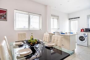 Panoramic 2-BR Apt & Balcony in Larnca