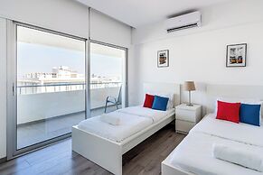 Panoramic 2-BR Apt & Balcony in Larnca