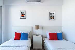 Panoramic 2-BR Apt & Balcony in Larnca