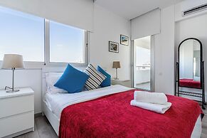 Panoramic 2-BR Apt & Balcony in Larnca