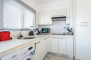 Panoramic 2-BR Apt & Balcony in Larnca