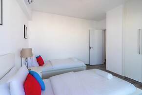 Panoramic 2-BR Apt & Balcony in Larnca