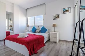 Panoramic 2-BR Apt & Balcony in Larnca