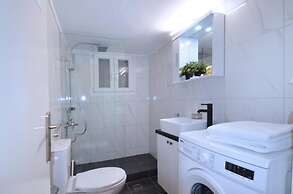 Spacious minimal apartment at Chalandri