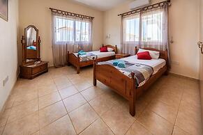 Argiro Bright Villa in Pernera