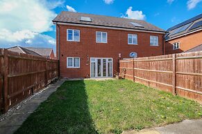 Stylish 3 Bedroom Home with Garden