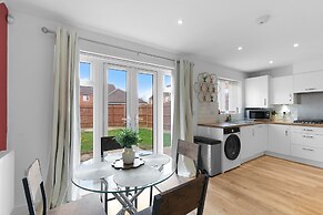 Stylish 3 Bedroom Home with Garden