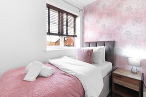 Stylish 3 Bedroom Home with Garden