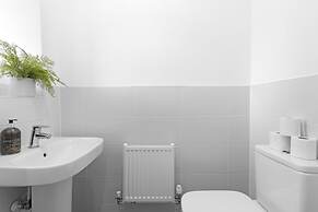 Stylish 3 Bedroom Home with Garden